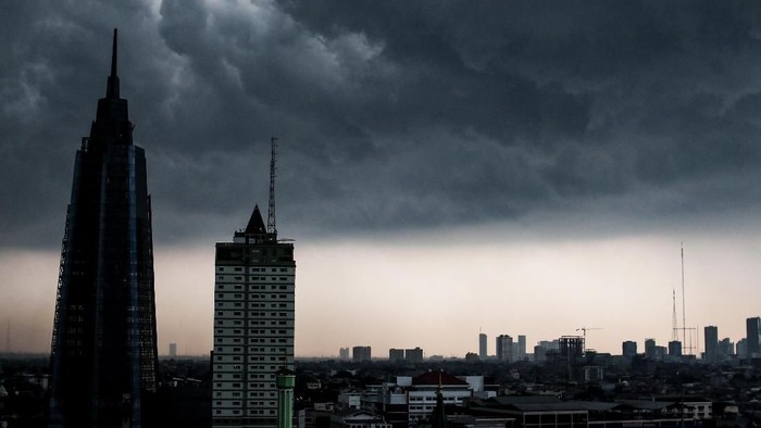 THEGETSMARTBLOG.COM – Teknologi Penyemaian Awan : Cara Manusia “Memanggil” Hujan dari Langit