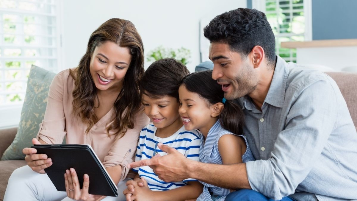 THEGETSMARTBLOG.COM – Peran Media Sosial dalam Pola Parenting Generasi Milenial